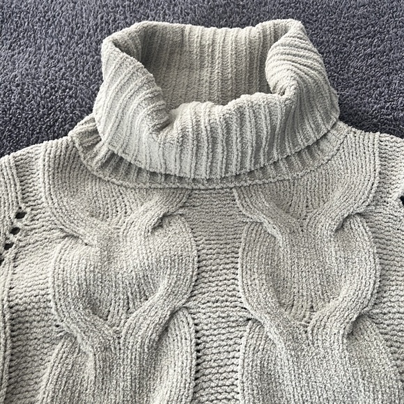 Moon and Madison cowl neck cropped sweater size M - Picture 2 of 10